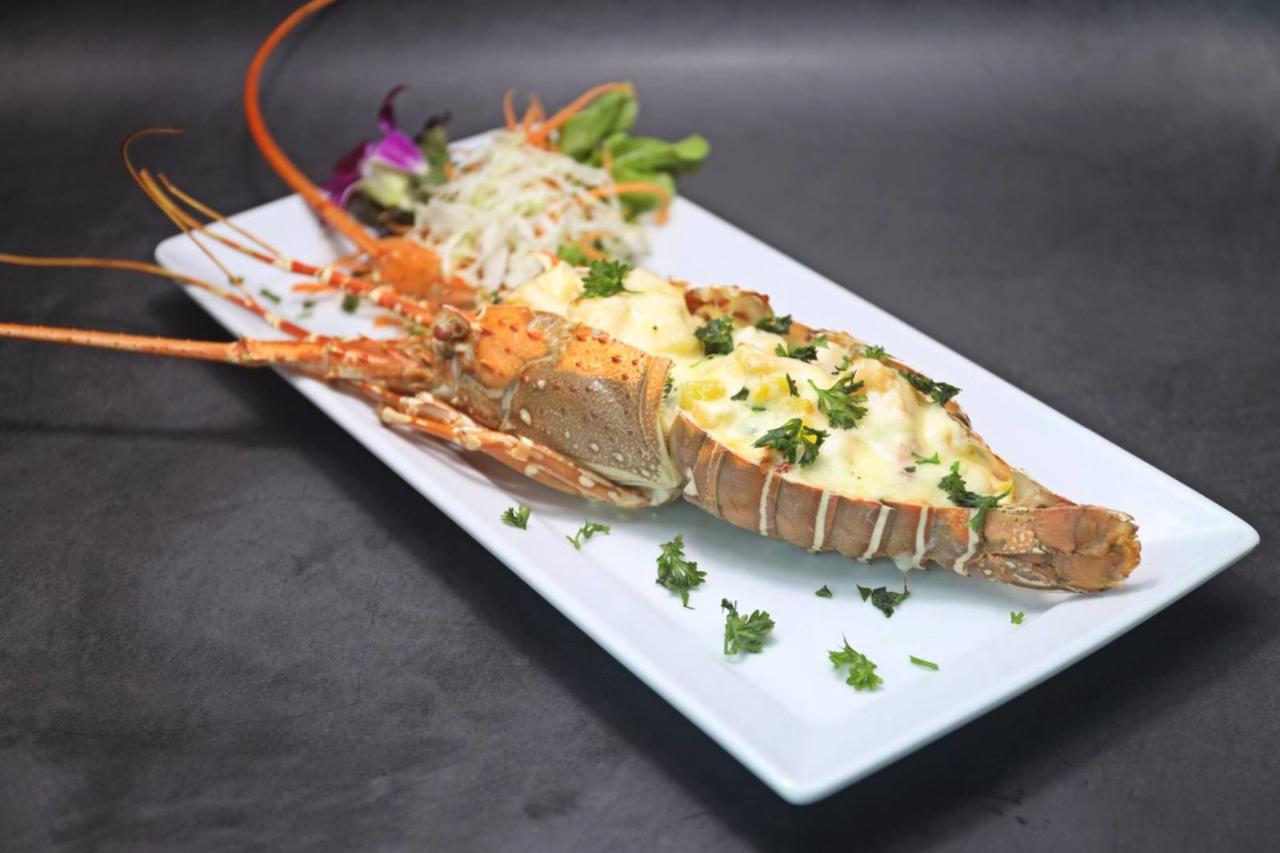 Baked Lobster with Cheese