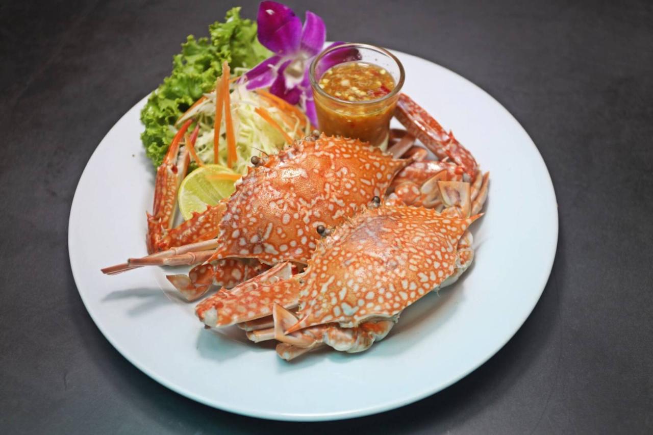 Steamed Blue Crab with Herbs